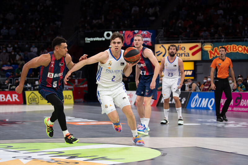 Foto: acb Photo / A. Bouzo. Juan Núñez supera a Wade Baldwin IV en su estreno en la LIga ACB Foto: acb Photo / A. Bouzo. Juan Núñez supera a Wade Baldwin IV en su estreno en la LIga ACB