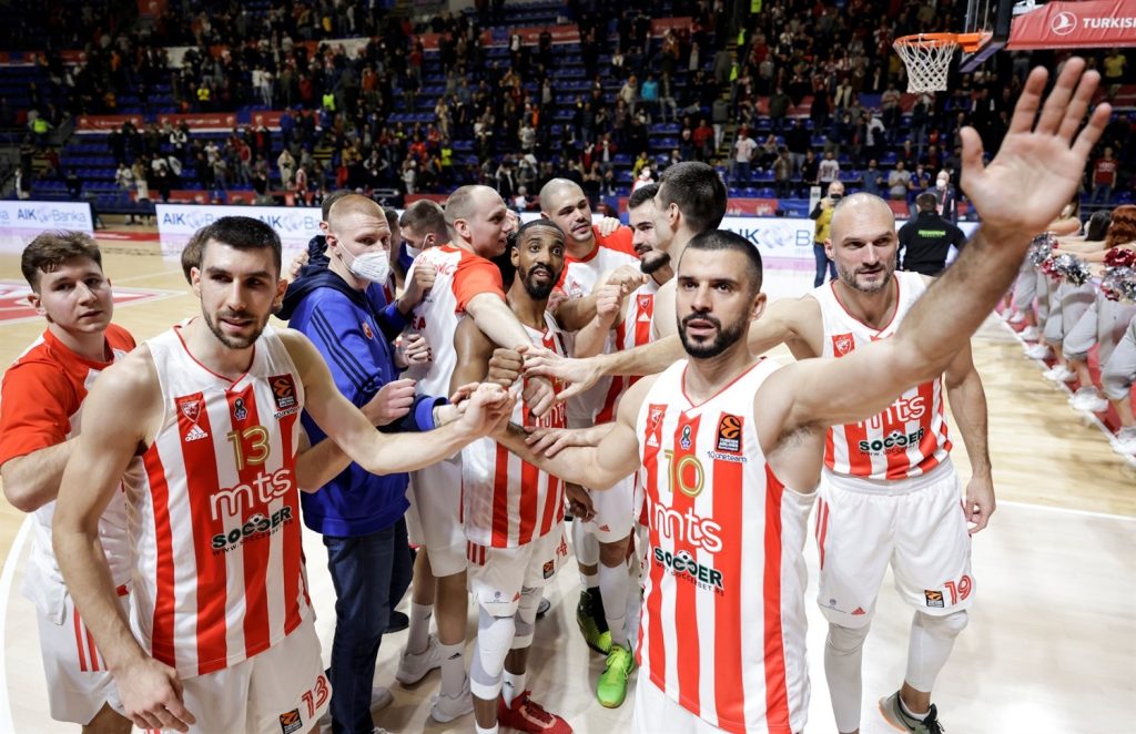 Foto: euroleague. Los jugadores de Estrella Roja tras ganar a Asvel Villeurbanne