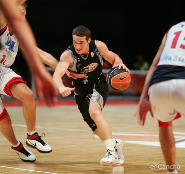 Foto: encancha.com Marcelinho Huertas ante el Baskonia en la final de la Supercopa de 2007 Foto: encancha.com Marcelinho Huertas ante el Baskonia en la final de la Supercopa de 2007