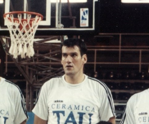 Goran Sobin el segundo por la derecha en la fila superior, entre Miguel Ángel Reyes y Carlus Groves en 1996. En su única temporada en el Baskonia.