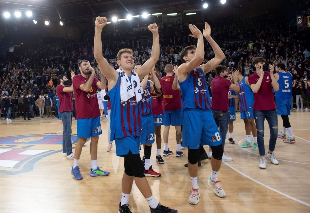 Foto: euroleague. Los jugadores del Barça celebran su victoria sobre el Real Madrid.
