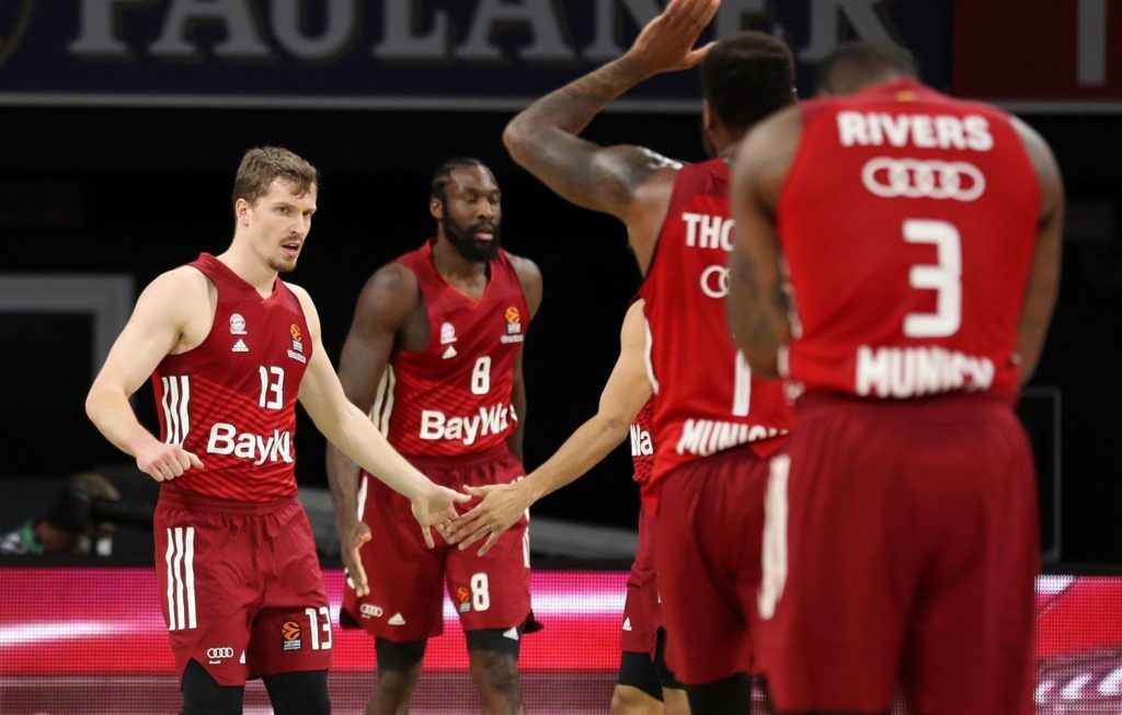 Foto: euroleague. Los jugadores del Bayern ante Zalgiris