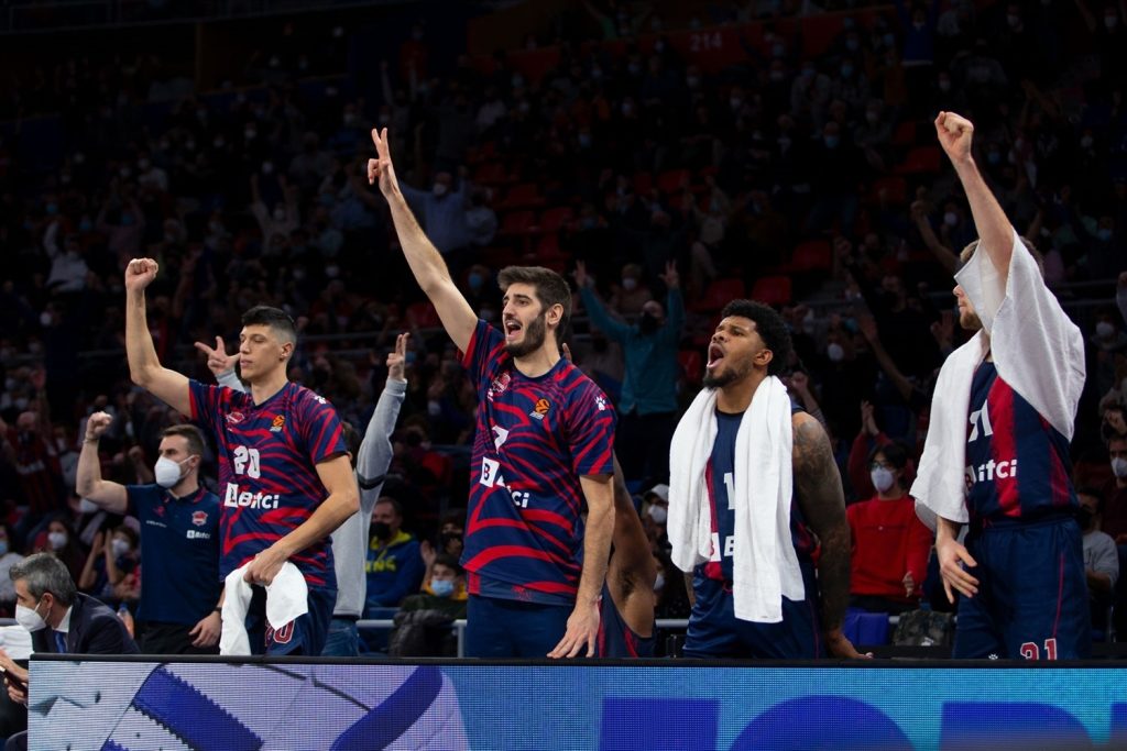Foto: Euroleague. Los jugadores de banquillo celebrando