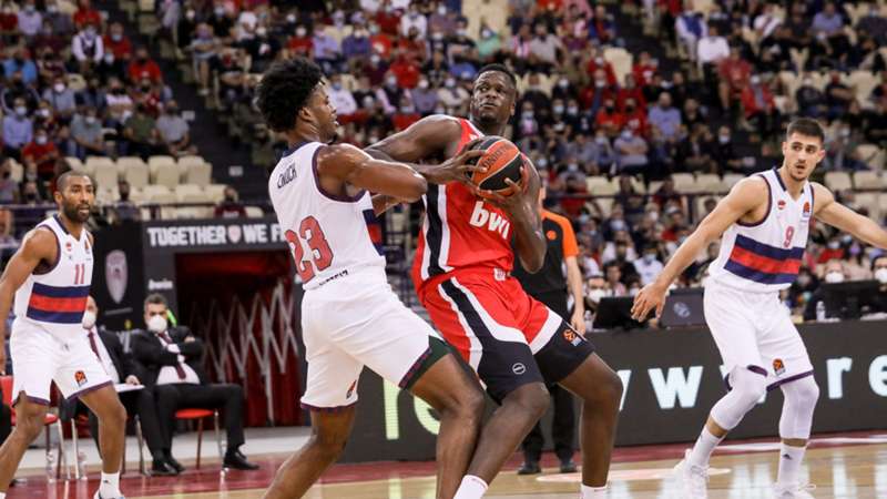 Foto: DAZN. Enoch ante Fall en el Pabellón de La Paz y de la Amistad Foto: DAZN. Enoch ante Fall en el Pabellón de La Paz y de la Amistad