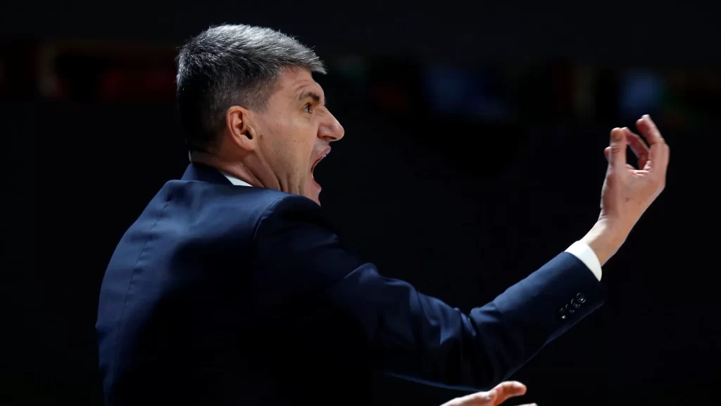 Foto: Euroleague. Velimir Perasovic vuelve a Vitoria como entrenador de Unics Kazan Foto: Euroleague. Velimir Perasovic vuelve a Vitoria como entrenador de Unics Kazan