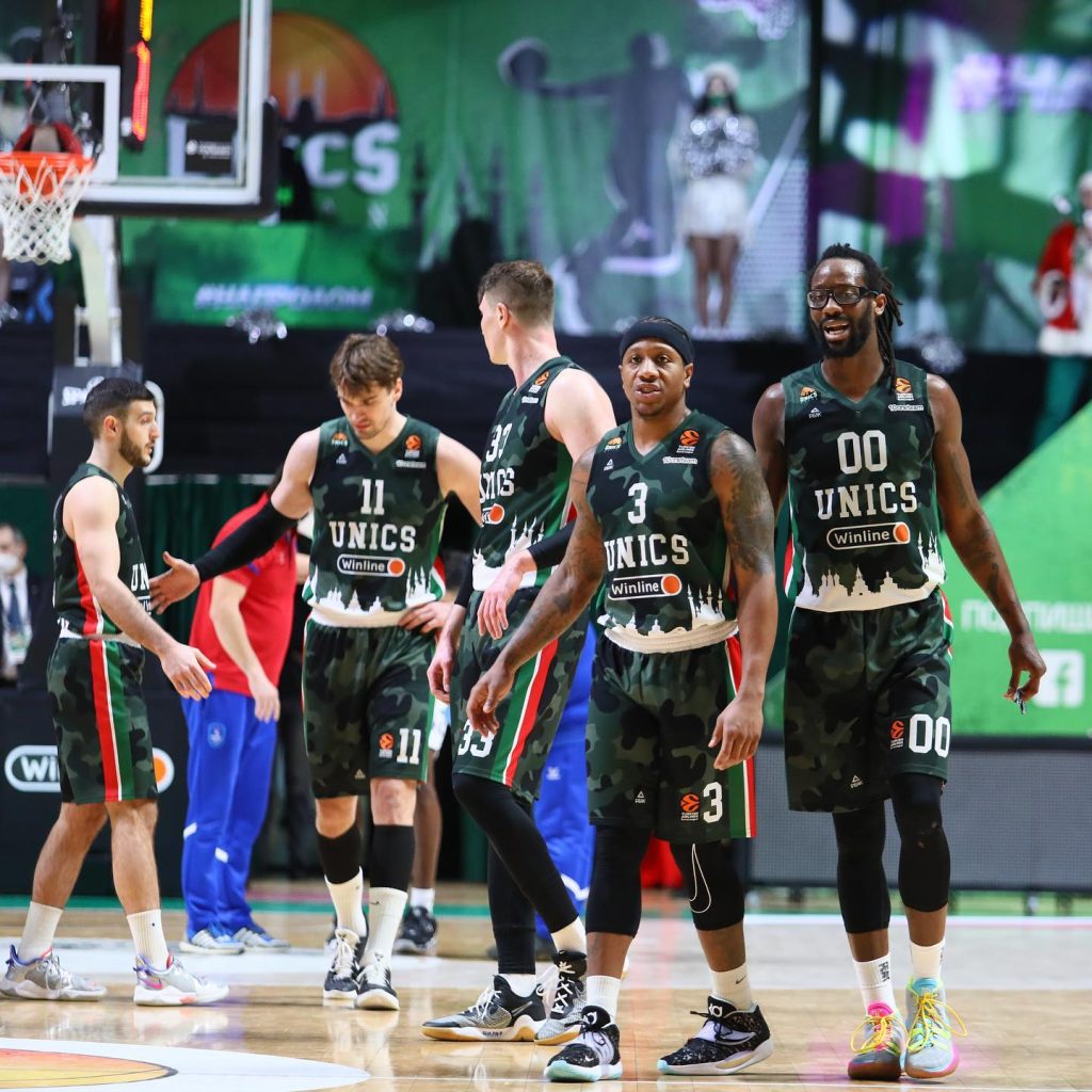 Foto: БК УНИКС (Казань) / BC UNICS (Kazan). Los jugadores de Unics ante Anadolu Efes Foto: БК УНИКС (Казань) / BC UNICS (Kazan). Los jugadores de Unics ante Anadolu Efes