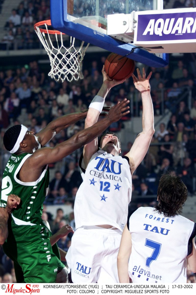 Dejan Tomasevic elegido en el mejor quinteto de Euroliga 01/02