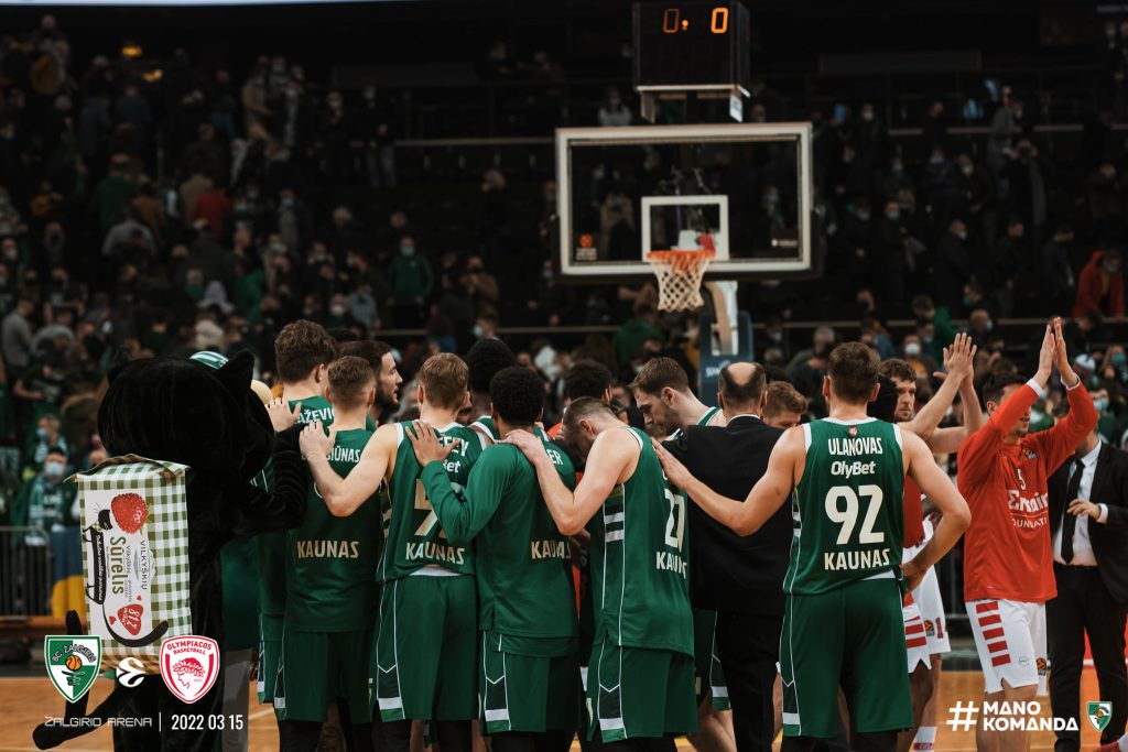Foto: Zalgiris. El equipo lituano ante Olympiacos en el Zalgirio Arena