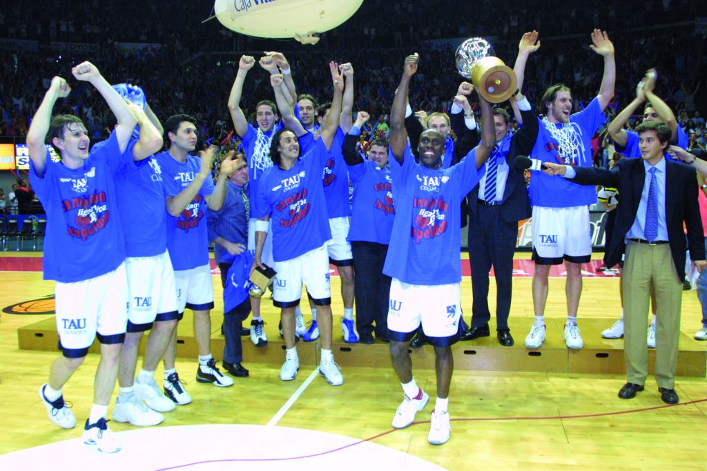 Foto: Saski Baskonia Campeones de Liga ACB 2002