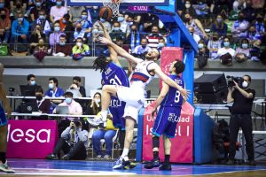 Matt Costello sufre un esguince de tobillo y queda pendiente de evolución