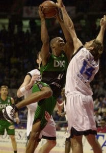 Liga ACB J33. Tau Cerámica Baskonia 95-77 DKV Joventut de Badalona