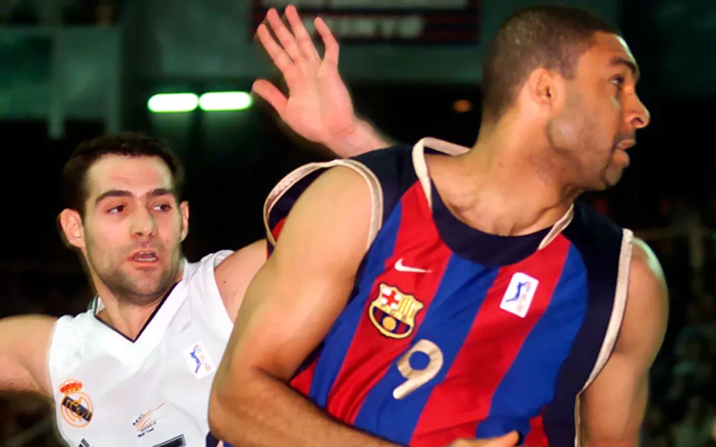 Foto: FC Barcelona. Okulaja ante Iker Iturbe durante la temporada 01/02