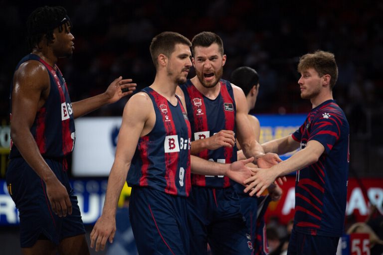 ¿Cuántas veces ha sido el Baskonia sexto en la liga regular? ¿Cómo le fue en los playoffs?