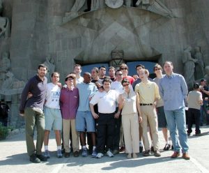 La expedición del Baskonia visita la Sagrada Familia