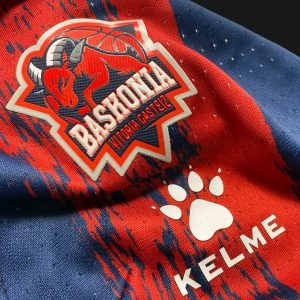 Baskonia y Deportivo Alavés dejarán de vestir Kelme la próxima temporada
