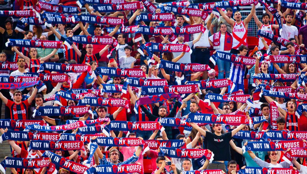 Foto: Saski Baskonia. Aspecto de la grada joven del Buesa Arena