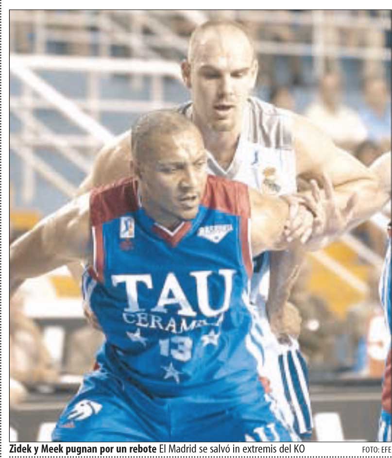 Foto: EFE. Victor Alexander ante Zidek en el segundo partido de semifinales de 2001