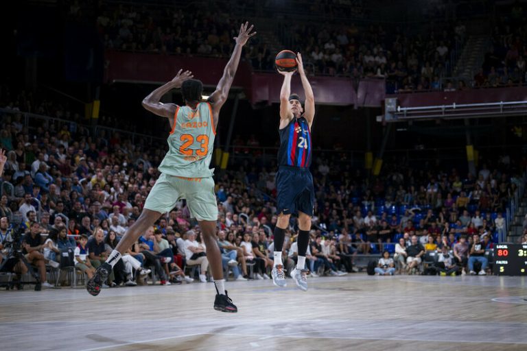 Steven Enoch causa baja indefinida por una lesión en su tobillo izquierdo