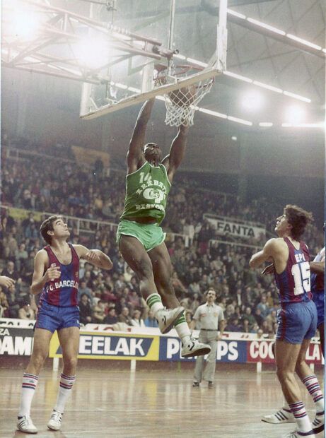 Fallece Riley Clarida, ex-pívot del Baskonia en la temporada 83/84