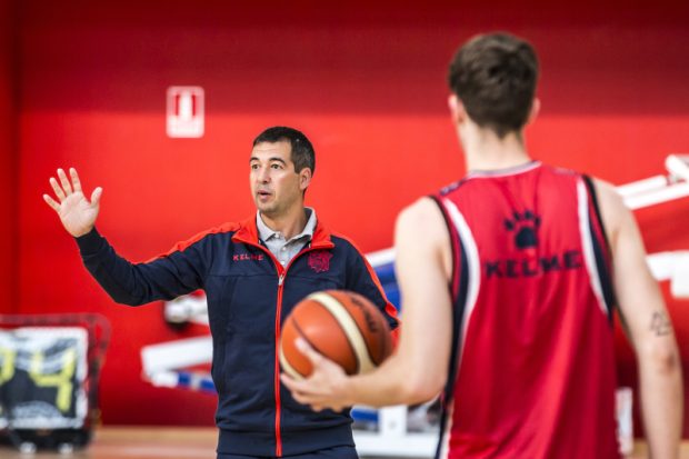 Miguel Ángel Hoyo vuelve a dirigir al filial del Baskonia