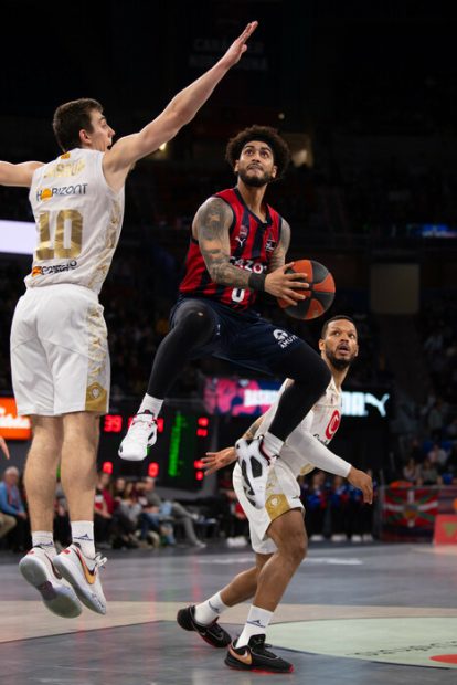 Markus Howard hace historia con 30 puntos en 18:56 minutos