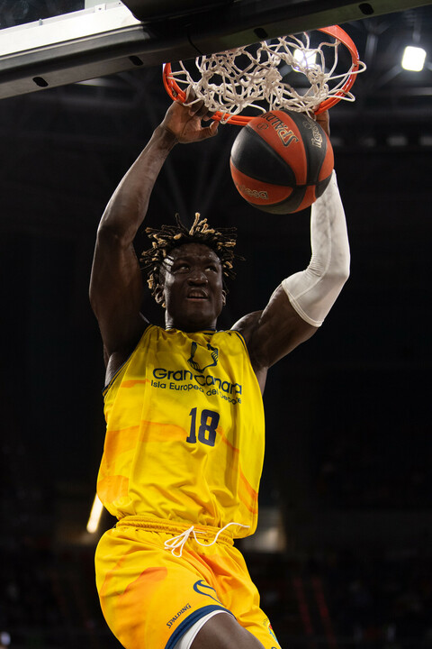 Khalifa Diop, fuerza interior para el Baskonia