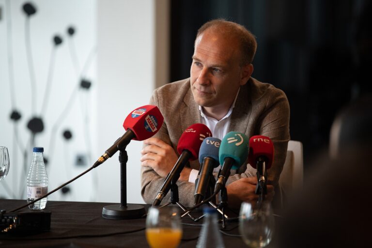 Desayuno informativo. Félix Fernández confirma la salida de Darius Thompson y otros movimientos en la plantilla