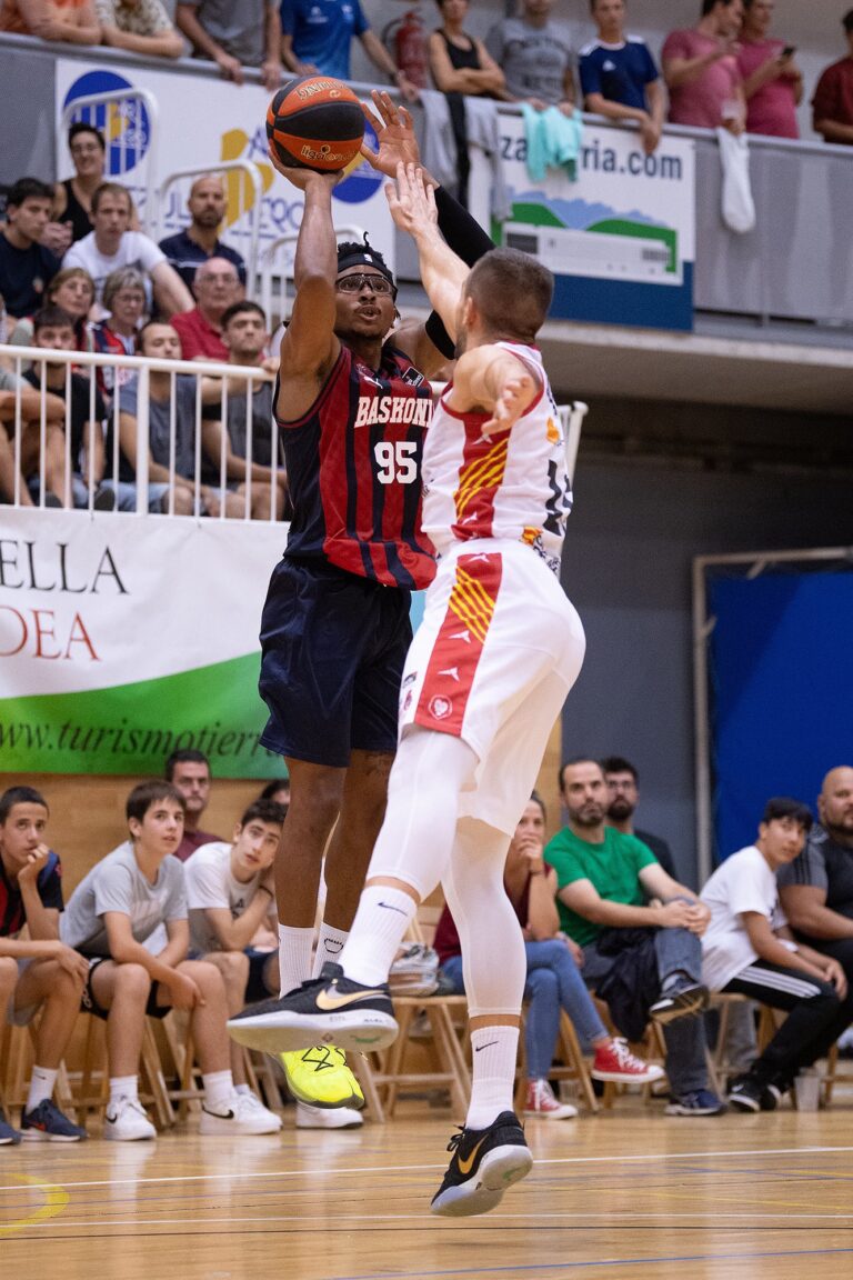 Pretemporada. Baskonia 93–77 Casademont Zaragoza