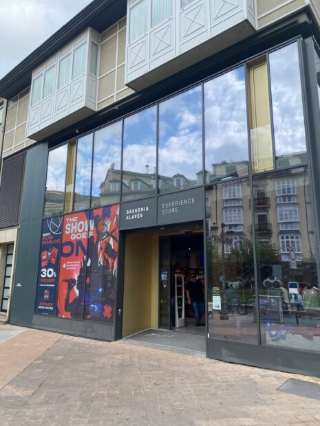 El jueves a las 18:30 h, firma de autógrafos de la plantilla del Baskonia en la tienda del club