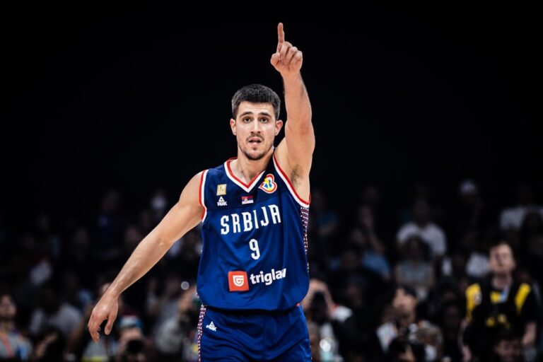 Los internacionales del Baskonia en el Mundial de Baloncesto. Vanja Marinkovic subcampeón con Serbia