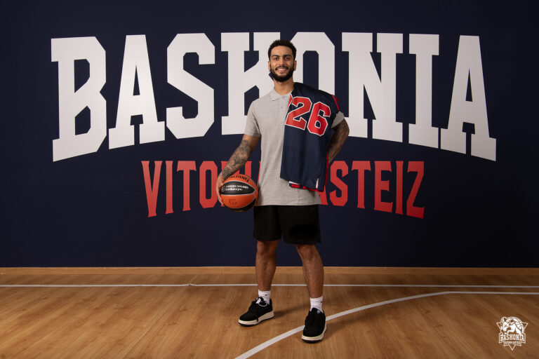Markus Howard renueva su compromiso con Baskonia hasta 2026