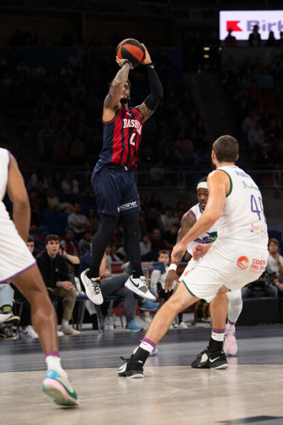 Liga ACB J6. Baskonia 84 –93  Unicaja de Málaga