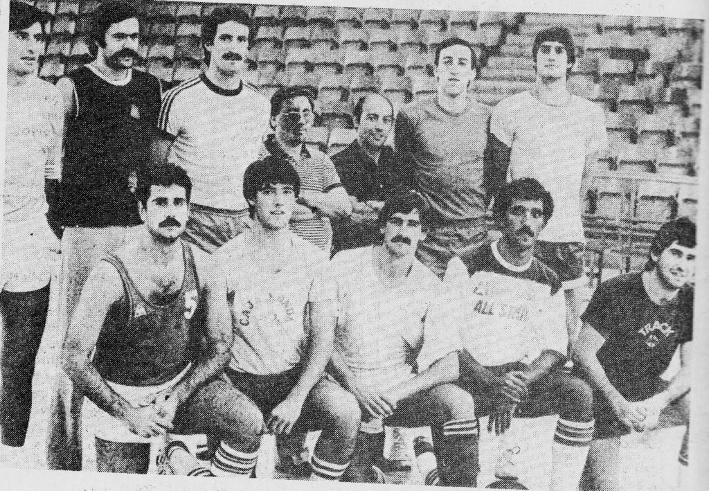 Foto: Plantilla Baskonia 81/82 tras un entrenamiento