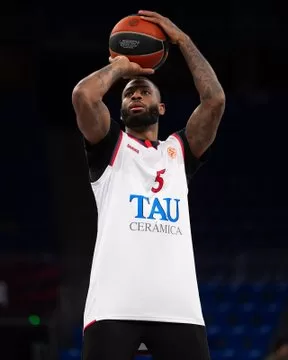 Vuelve la línea más clásica de las camisetas del Baskonia