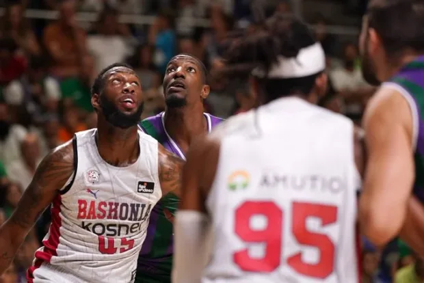 Torneo Costa del Sol. Unicaja de Málaga 102–69 Baskonia