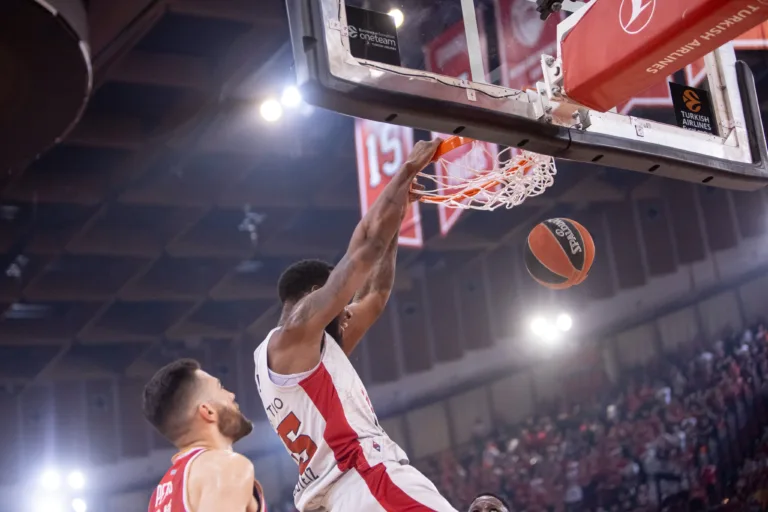 Donta Hall es traspasado a Olympiacos