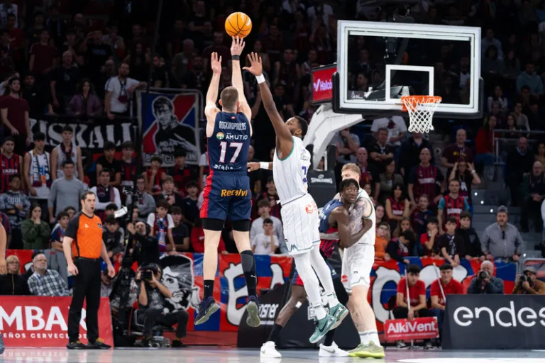 Liga ACB J12. Baskonia 88-90 Unicaja de Málaga