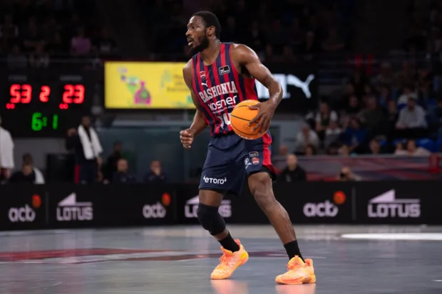 Kamar Baldwin sufre una hiperextensión en su pie derecho