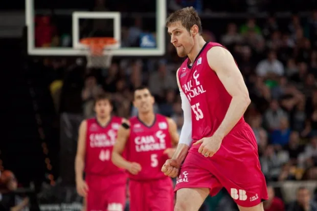 ¿Cuántas veces ha sido el Baskonia tercero la liga regular de la ACB?. ¿Cómo le fue en los playoffs?