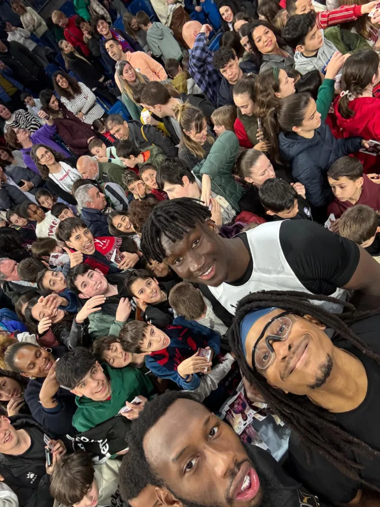 1.200 personas acuden al entrenamiento del Baskonia