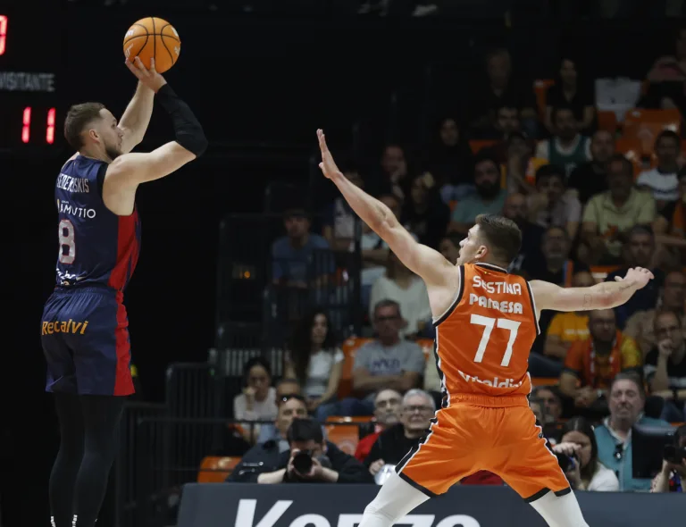 Los 253 puntos anotados entre Valencia Basket y Baskonia igualan el récord de anotación en un partido de Liga ACB