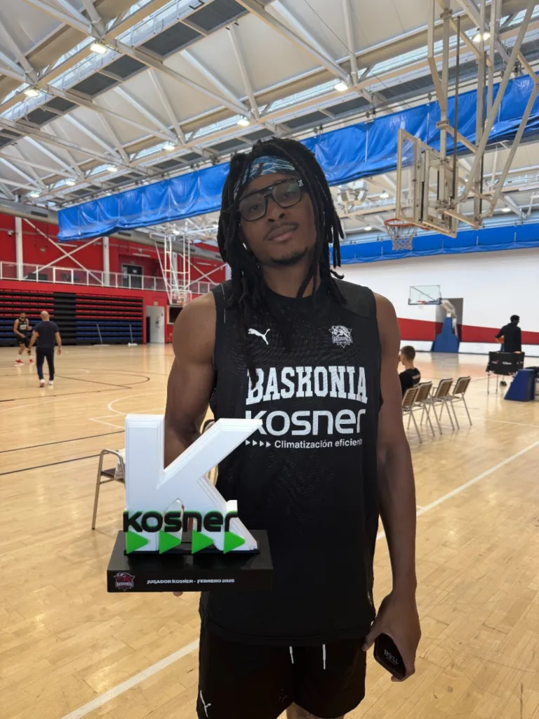 Chima Moneke, jugador Kosner del mes de febrero