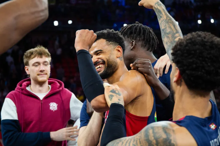 ¿Cuántas veces ha sido el Baskonia octavo en la liga regular?. ¿Cómo le fue en los playoffs?