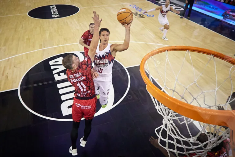 Liga ACB J3. Covirán Granada 80-83 Baskonia