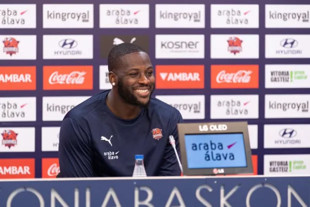 Presentación de Eugene Omoruyi