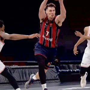 La mayor anotación conjunta histórica de un partido de Euroliga al descanso y otros hito ofensivos del Baskonia – Hapoel Tel Aviv